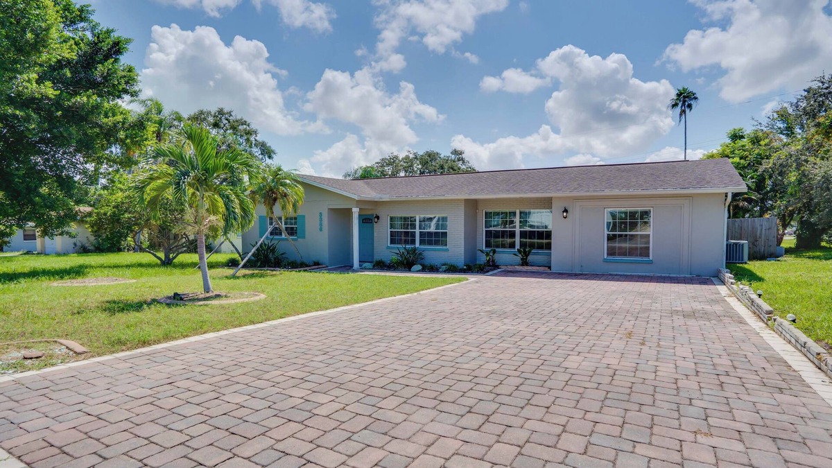 Harbor Bluffs House | Largo Poolside Haven - Minutes to Indian Rocks Beach