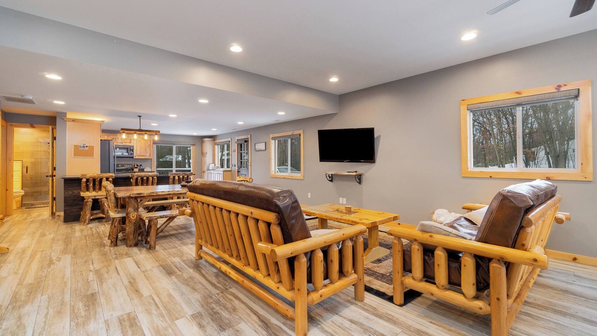 Higgins Lake Cabin | Larkin's Cabin Pet & Family Friendly!