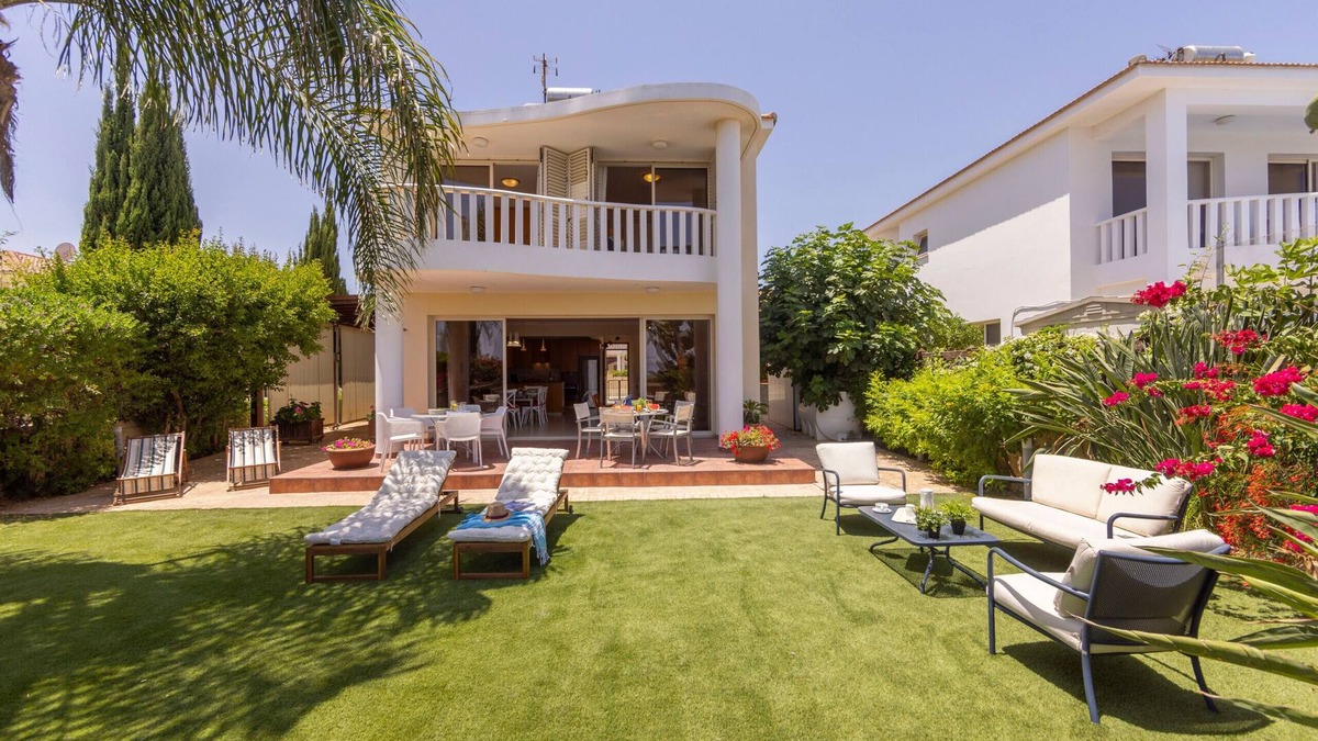 Pervolia Villa | Larnaca Chelidonia Seafront Villa