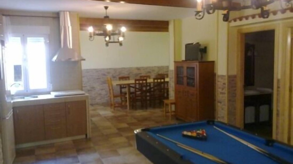Villar de Domingo Garcia Cottage | Las Callejuelas cottage for 2 people and playground