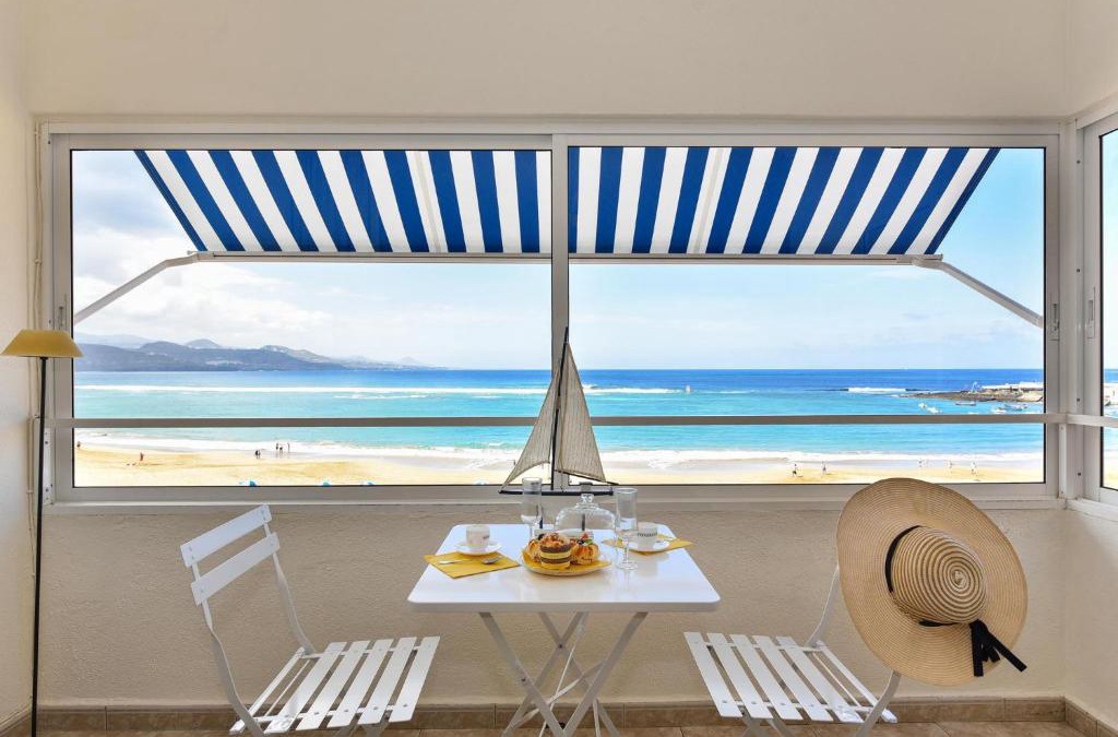 Las Palmas de Gran Canaria Apartment | Las Canteras Seafront Apartment by VillaGranCanaria