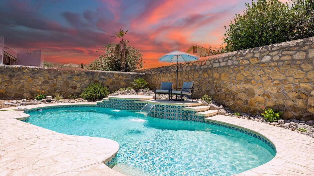 Las Cruces House | Las Cruces Luxury Retreat - Private Pool & Fireplace