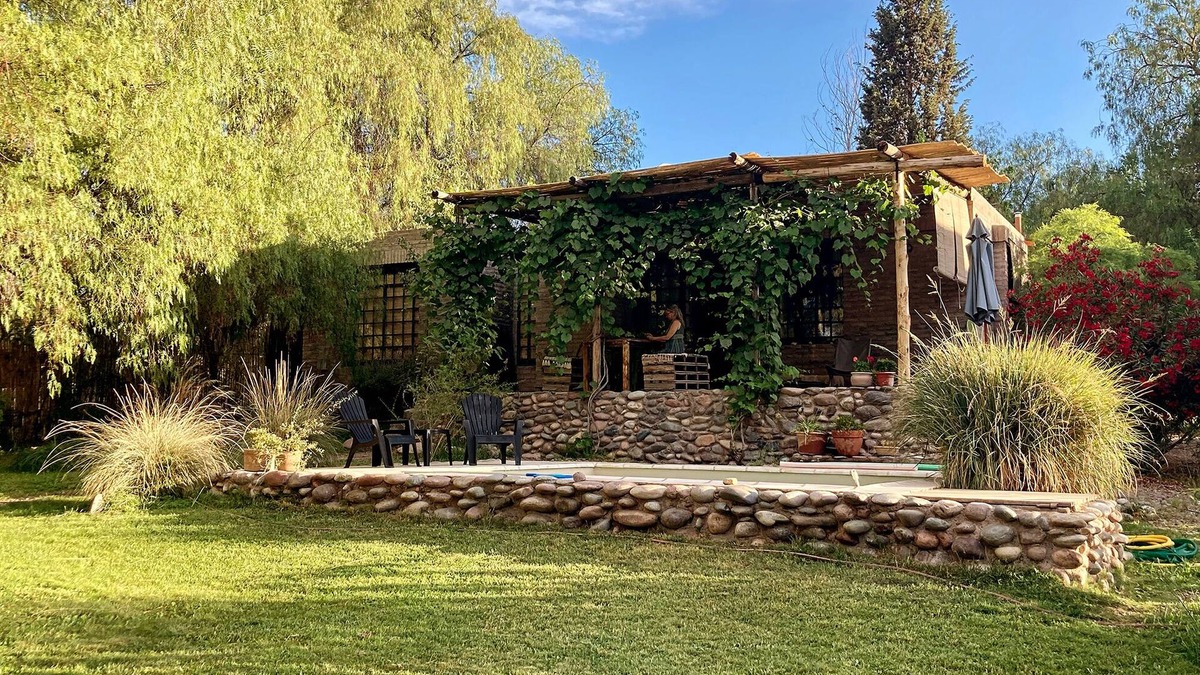 Lujan de Cuyo Cottage | Las Pircas, country house with private pool, surrounded by wineries and vineyards.