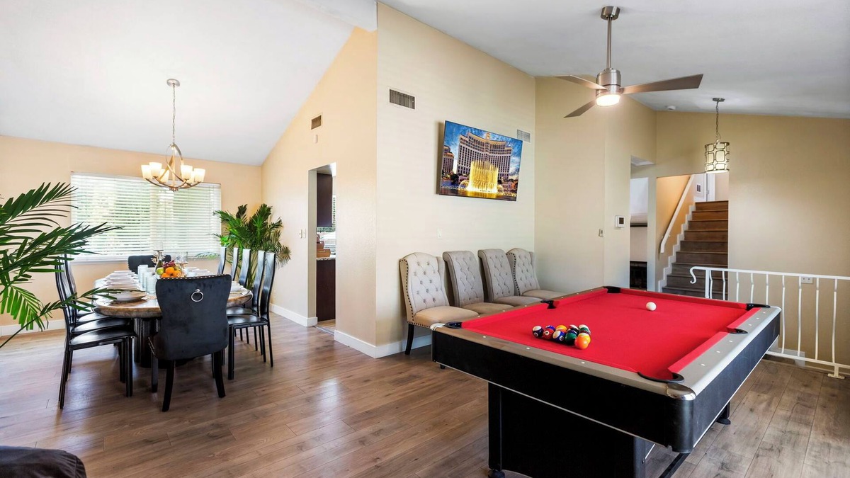 Las Vegas House | Las Vegas Family 5BR Home-6Beds,w/Pool,BBQ,Projector,Billiards,Towels,Essentials