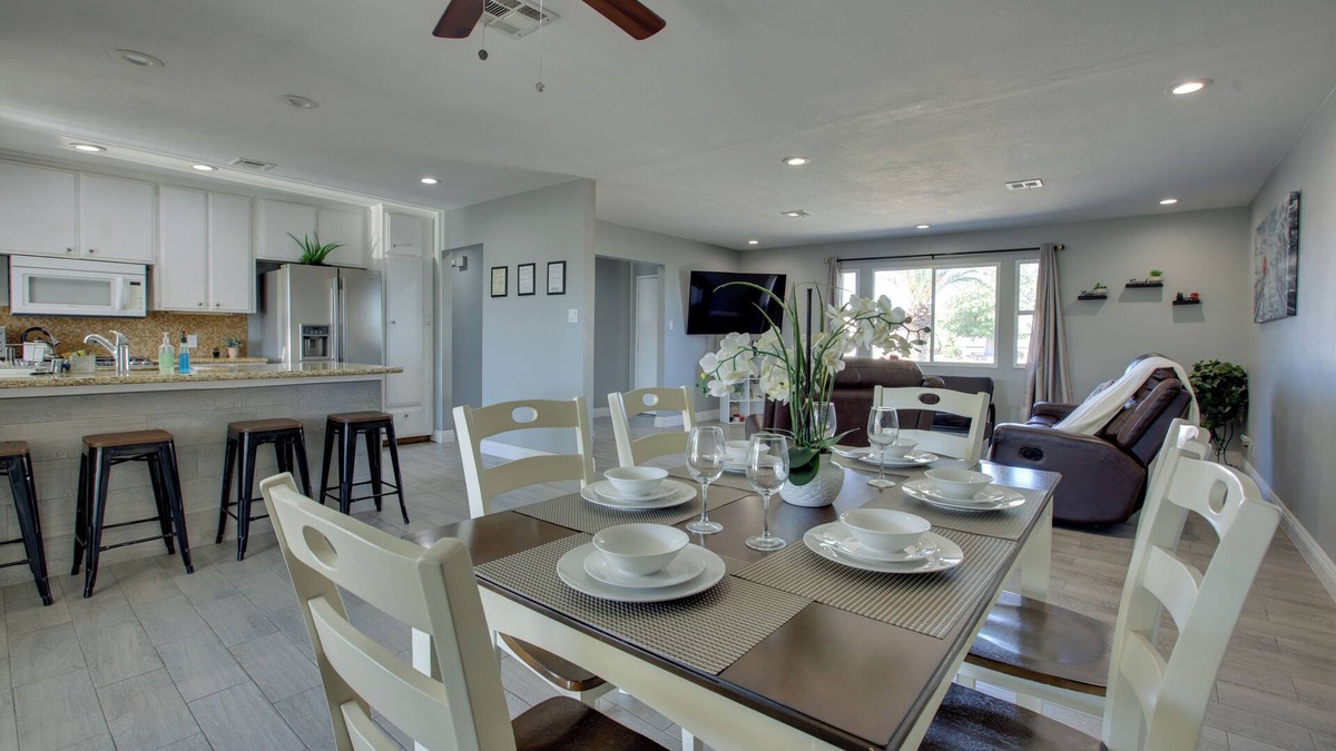 Las Vegas House | Las Vegas Retreat w/Yard < 5 Mi to Strip!