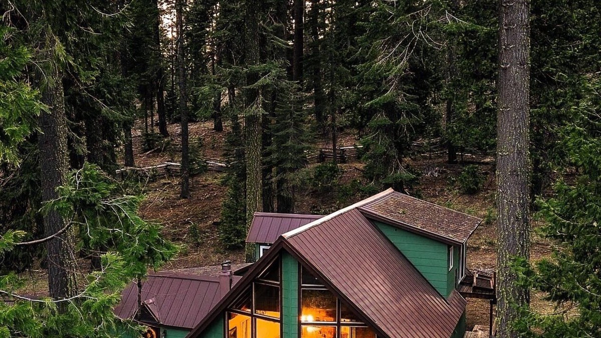 Mineral Ski Chalet | Lassen Mtn Lodge · Spacious, Private & EV Charger
