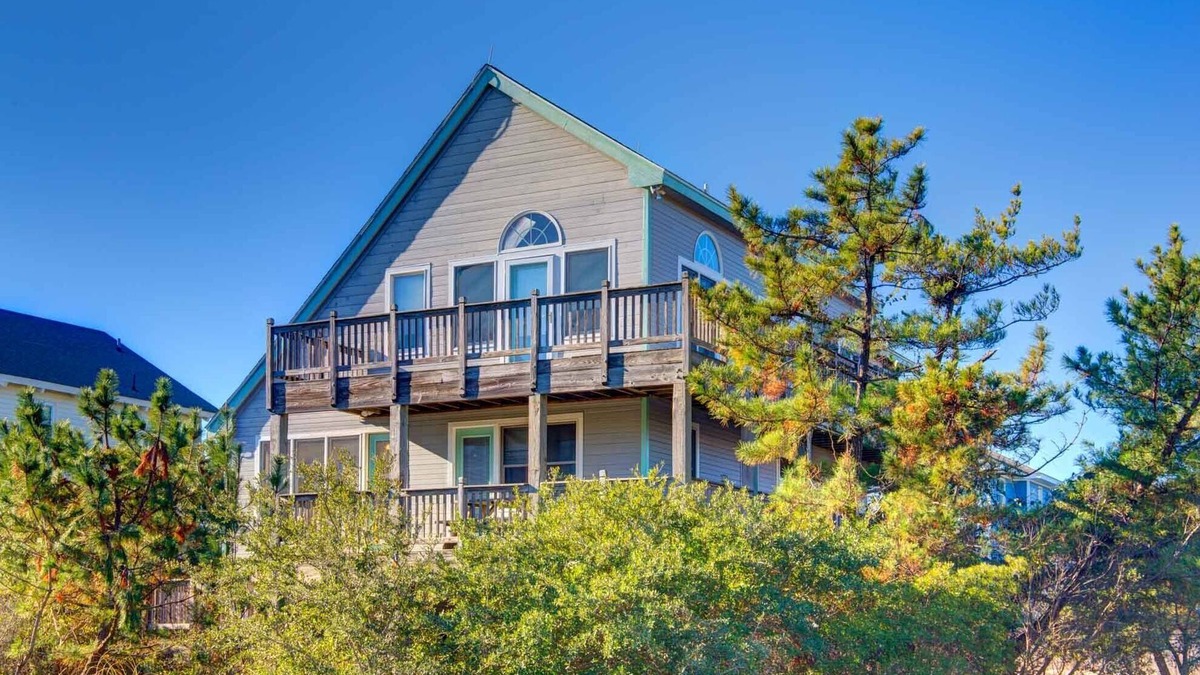 Ocean Sands House | Last 5 Weeks Reduced 3rd Time! 2 Min walk to the Beach! Hot Tub!