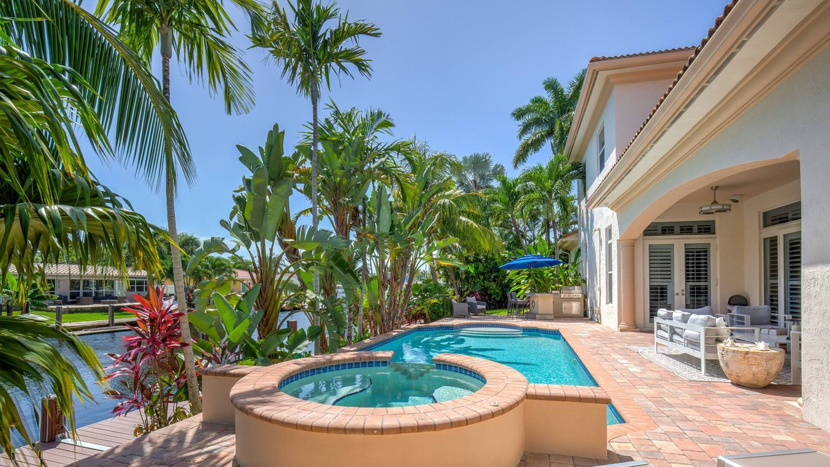 Lauderdale Harbours House | Last Min Discounts! Waterfront Mansion, Nightlife and Beach Mins away!