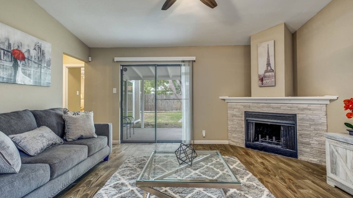 West San Antonio House | Last Minute Cancel Lackland Retreat - KING BED