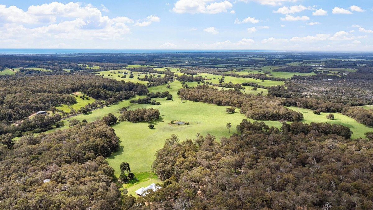 Yallingup Siding House | Last minute cancellation available 2 Oct to 4 Oct - Spring specials