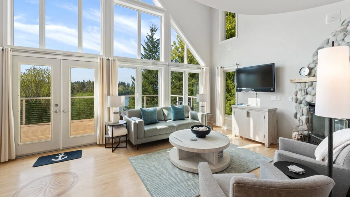 Artondale House | Last minute deals! Tranquil Luxury: Gig Harbor's Premier Vacation Home w/Hot Tub