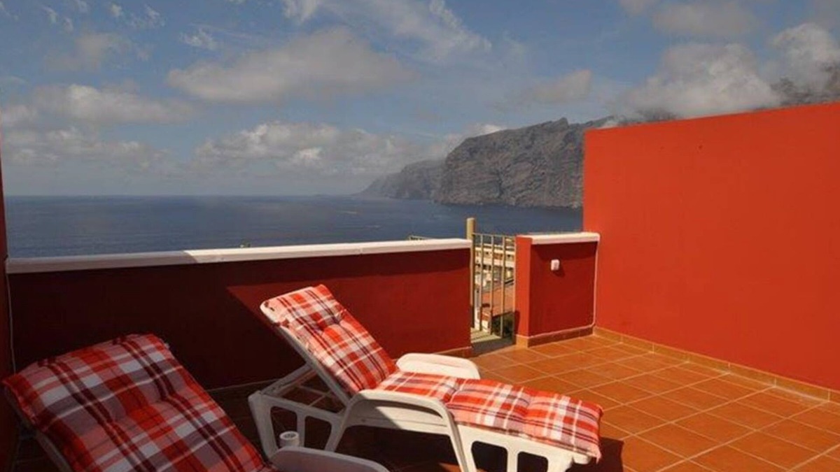 Puerto de Santiago Apartment | Last Minute Free WIFI Penthouse with a huge terrace and a unique view of the Atlantic