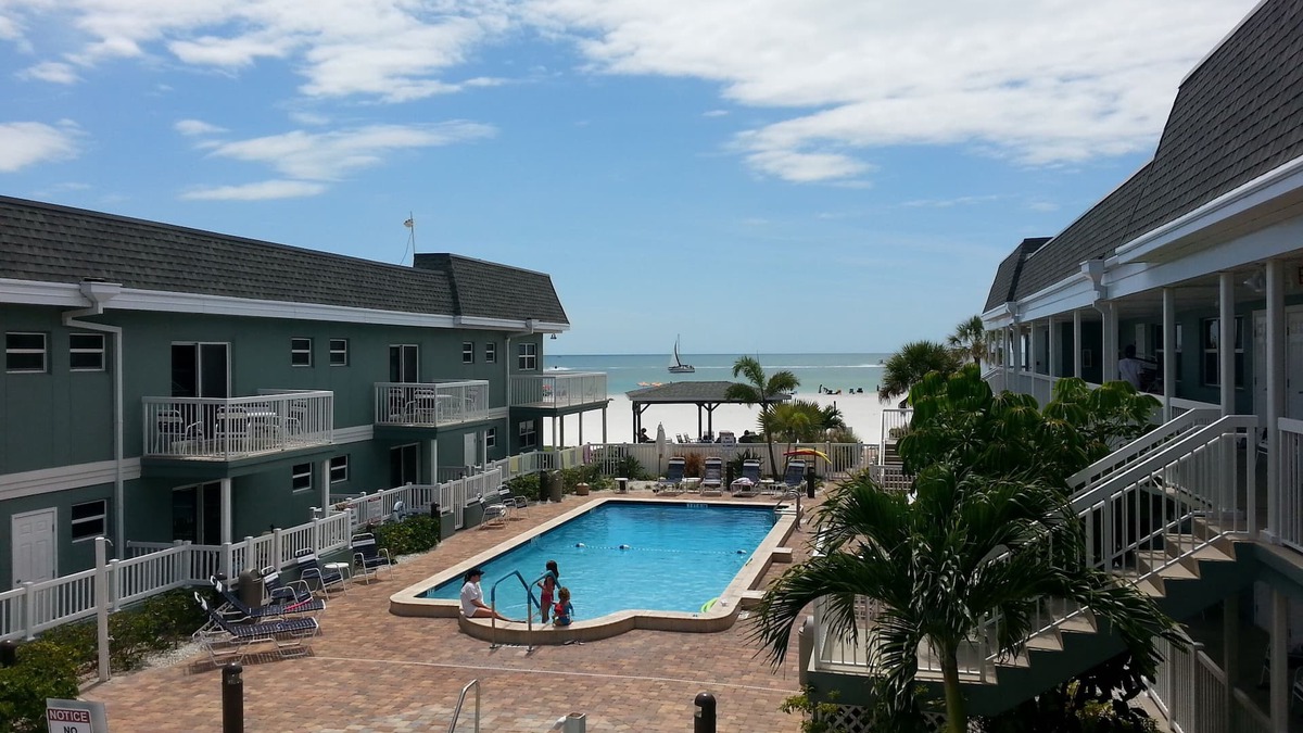 Belle Vista Condo | Last minute special! Walk Out To Beach - Pool Free Wifi & Laundry