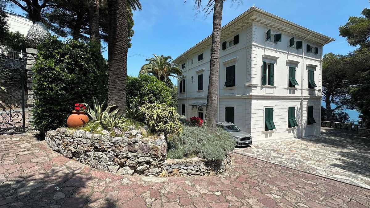 Portovenere Villa | * LAST MINUTE * Villa Doria 10P by VILLASRETREATS, Waterfront, A/C near 5Terre