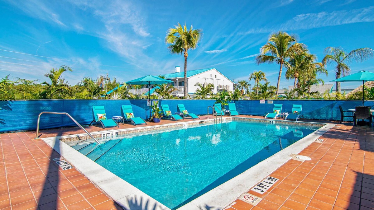 Fort Myers Beach Hotel | Latitude 26 Waterfront Resort & Marina