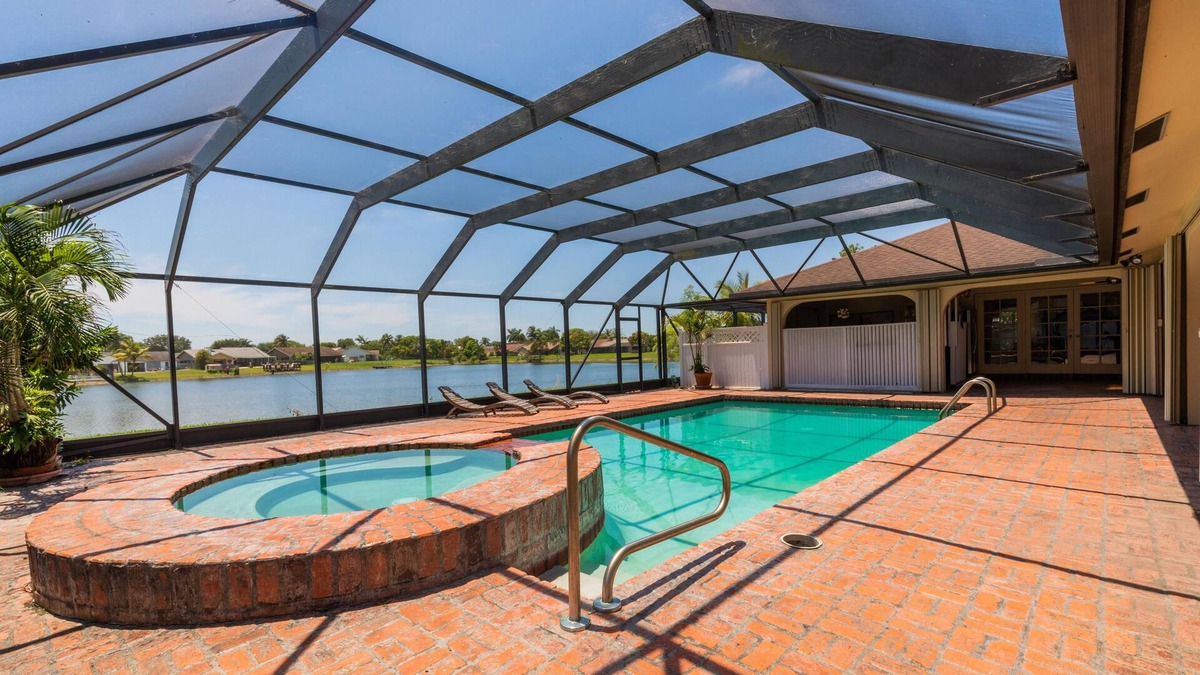 Lauderhill House | Lauderhill Waterfront 5BR Home with Private Pool! This is Paradise! NEW
