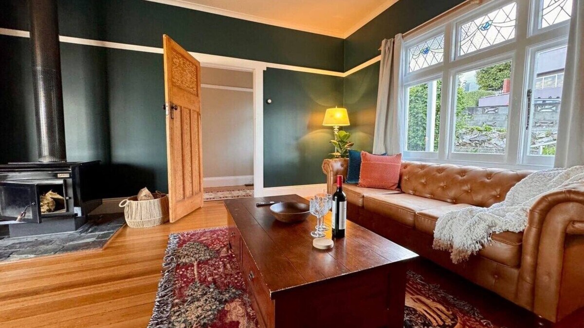 West Launceston House | Launceston Home Fire Pit BBQ & Spa Perfect Getaway