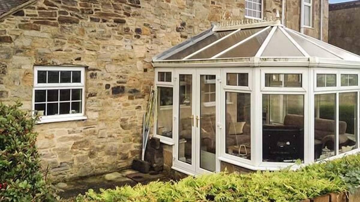 Consett Cottage | LAUREL COTTAGE, pet friendly, with a garden in Iveston