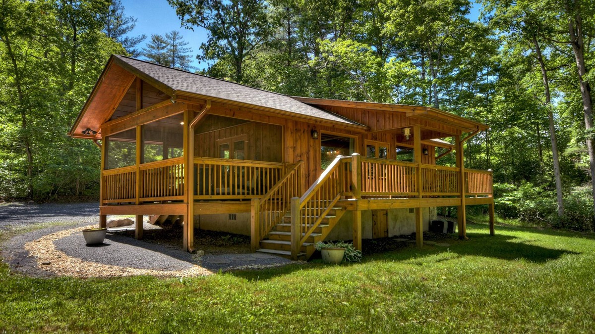 Mineral Bluff Cabin | Laurel Escape LLC - Romantic Luxury Cabin : Perfect For 2! nLodging Cert #033336