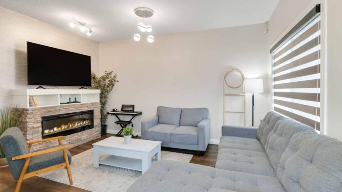 Southeast Edmonton Apartment | Laurel House Sudip 2805