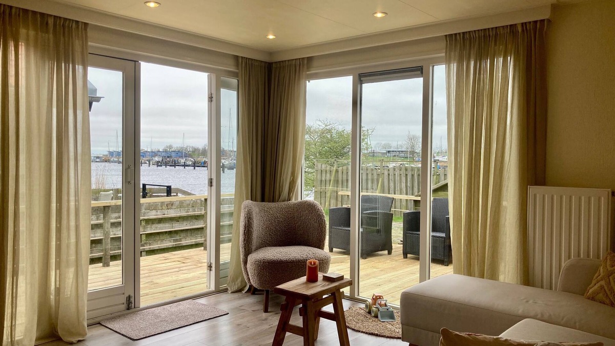 Anjum House | ‘Lauwers Loft’ 4 pers holiday home with terrace at lake Lauwersmeer