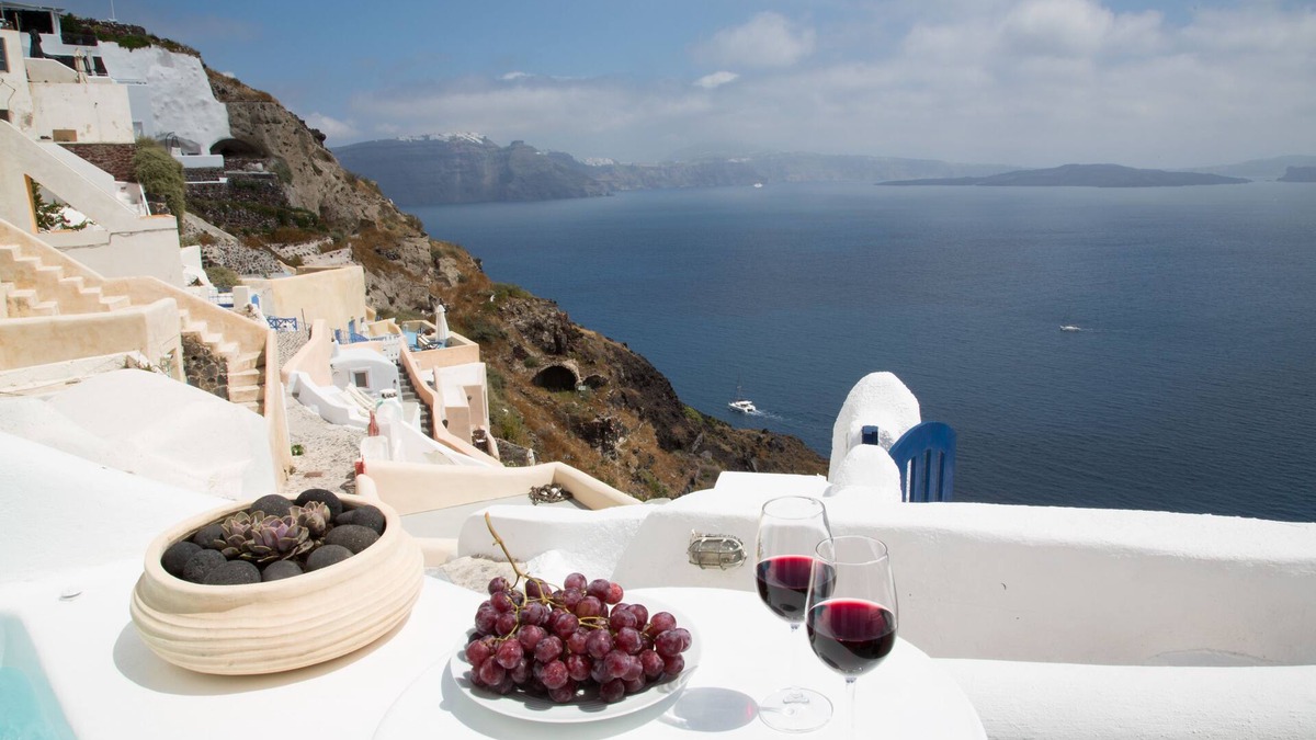 Oia Hotel | Lava Caves