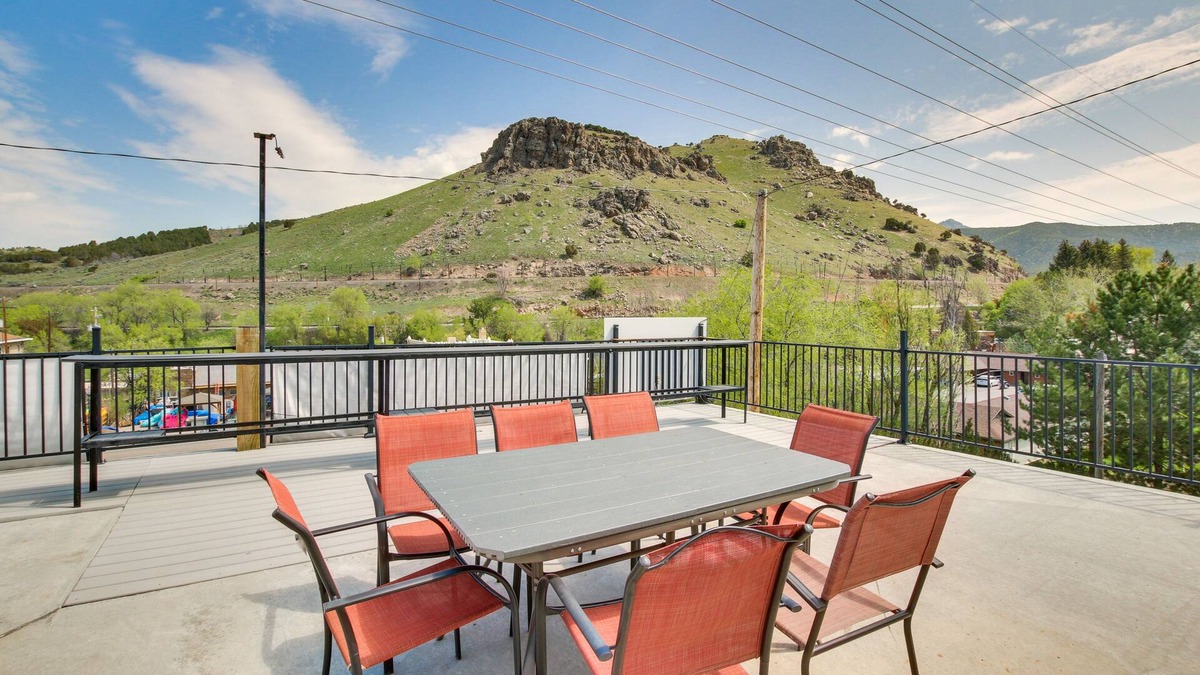 Lava Hot Springs Apartment | Lava Hot Springs Studio w/Deck: Walk to Hot Pools