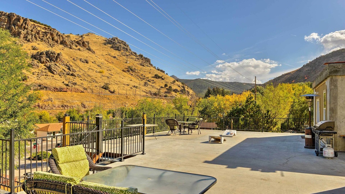 Lava Hot Springs Apartment | Lava Hot Springs Studio w/Views, Walk to River