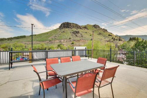 Lava Hot Springs Apartment | Lava Hot Springs Studio with Deck Walk to Hot Pools