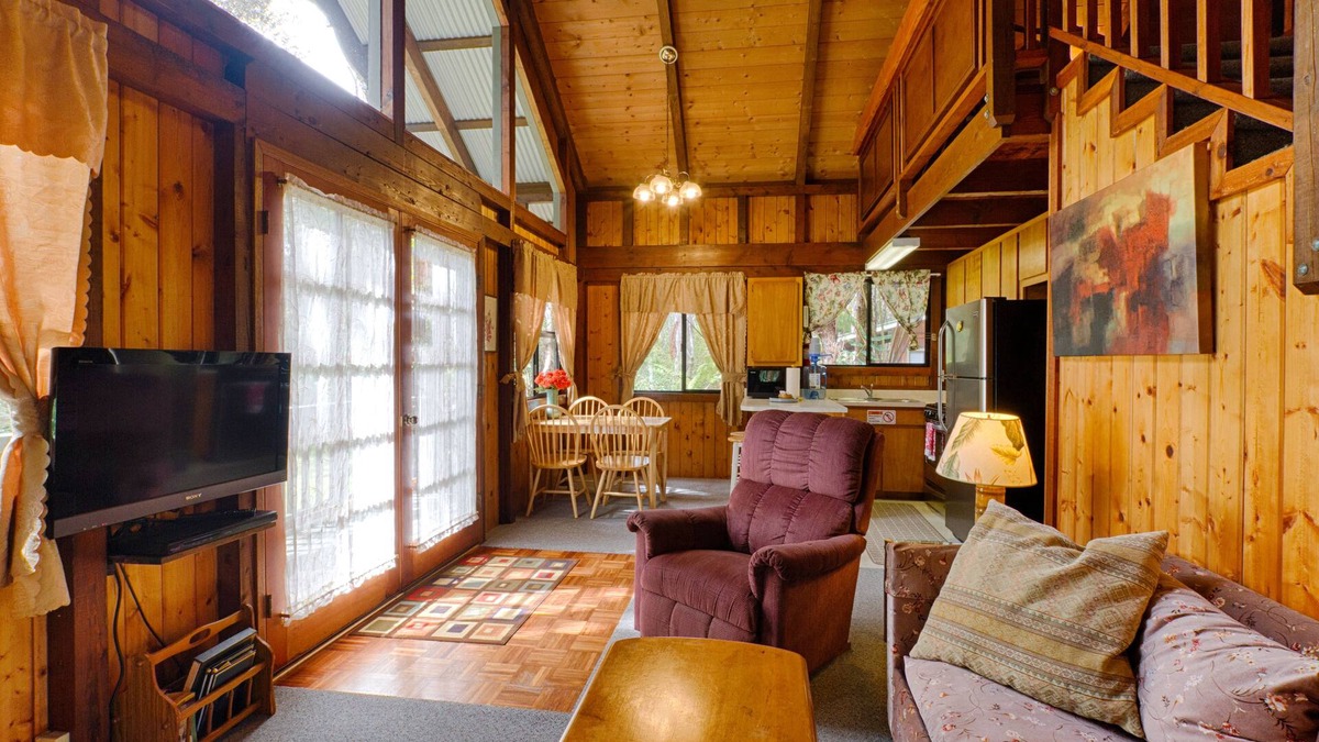 Volcano Hotel | Lava Lodge at Hale Kilauea