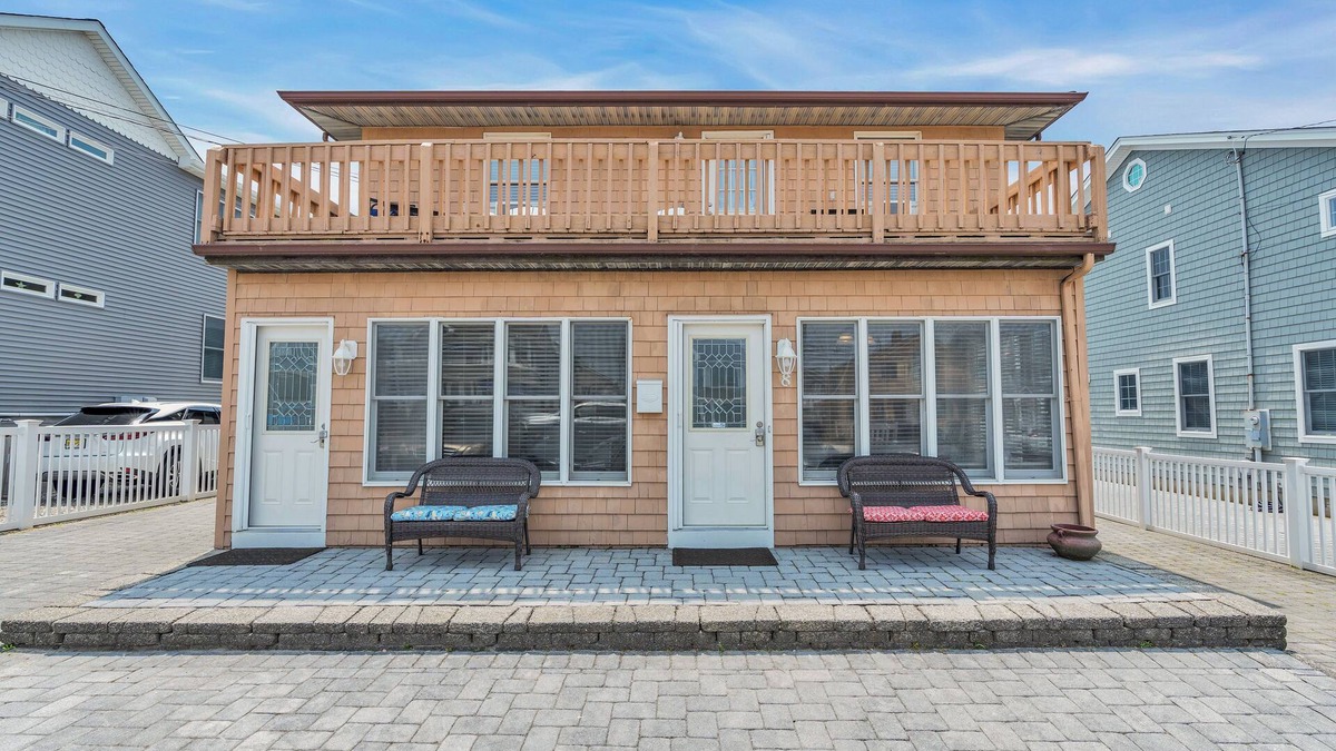 Lavallette House | Lavallette Heart of Town 2 Family Beach Block 2 Bedroom Available!