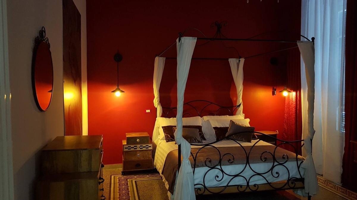 Naples City Centre Apartment | Lavanerahome apartment 2-6 seats Central Station