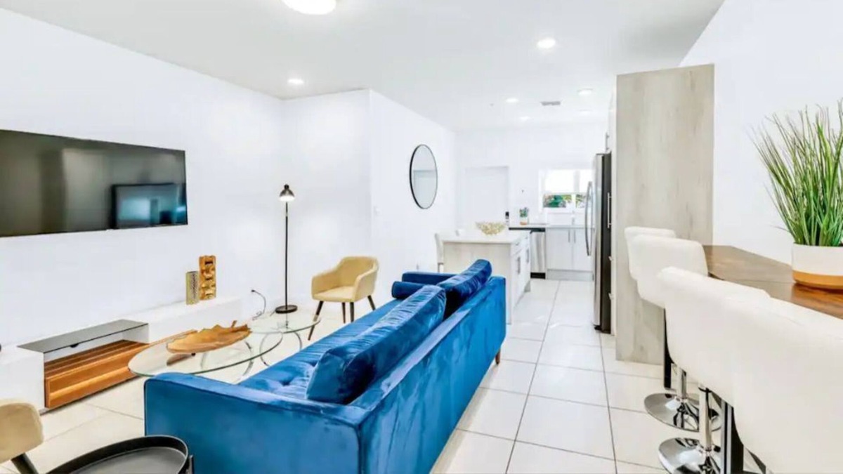 Lake Worth Corridor Apartment | 'Lavender' at Aviara Lake Worth