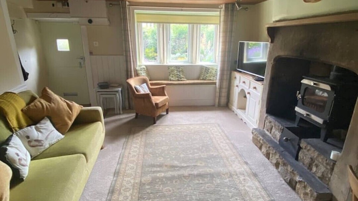 Hepworth Cottage | Lavender Cottage 18th Century Characterful Space