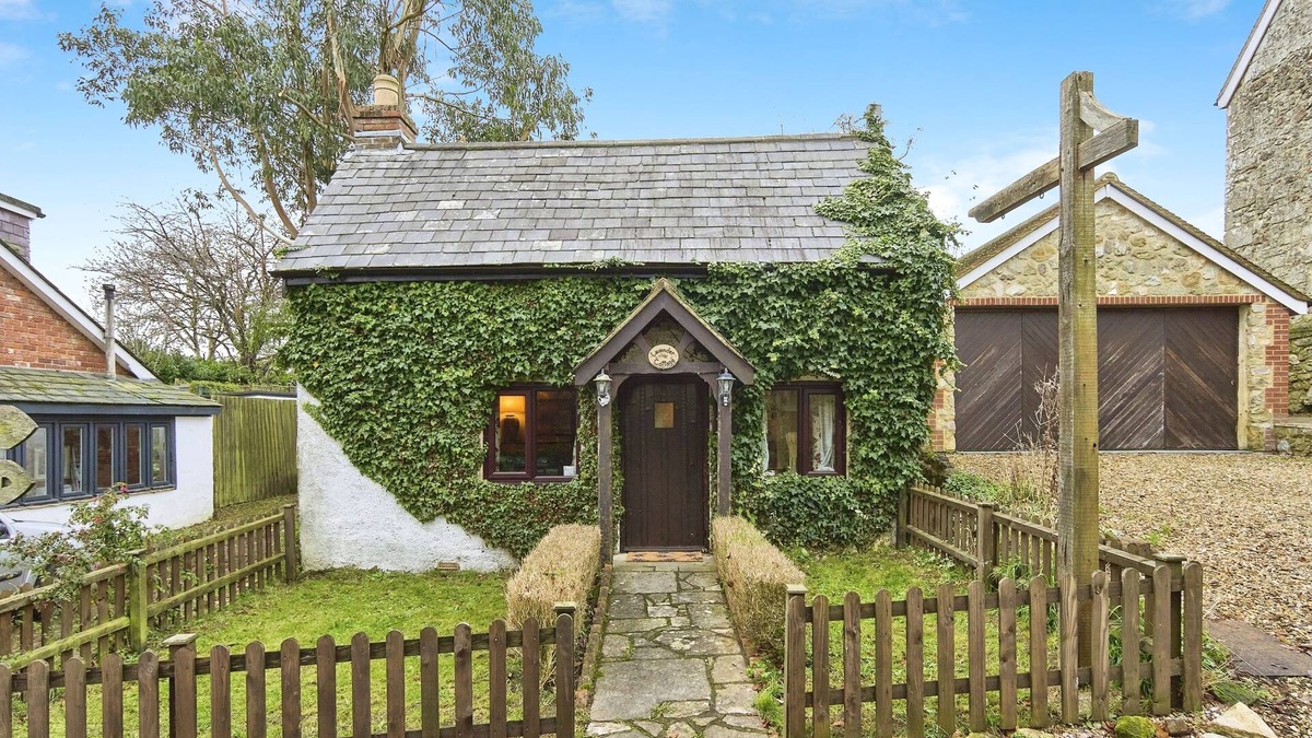 Arreton Cottage | Lavender Cottage - a cottage that sleeps 5 guests in 3 bedrooms