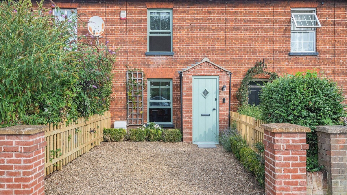 Horstead Cottage | Lavender Cottage is a luxurious cottage to indulge, delight and enjoy.