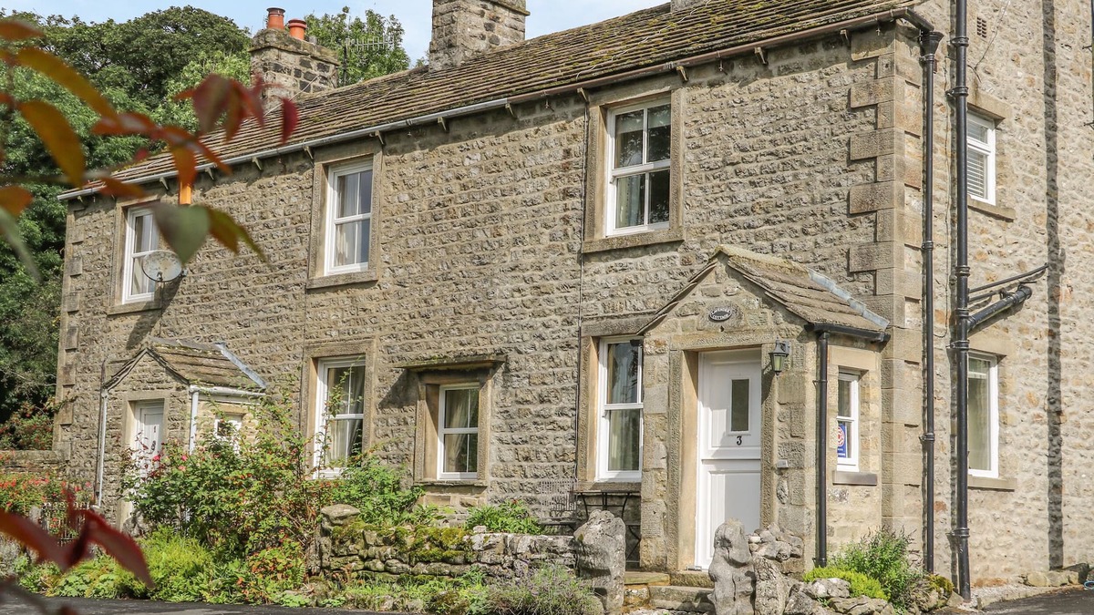 Threshfield Cottage | LAVENDER COTTAGE, pet friendly, with open fire in Threshfield