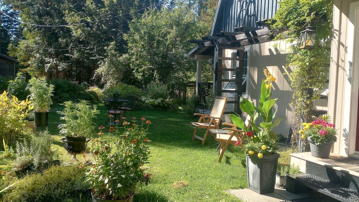 Fauquier Cottage | Lavender Girls Country Cottage & Lavender Farm. Hot springs-Golf=Soak-Repeat