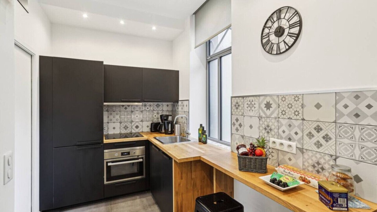 Arsenal Apartment | Lavie Maison : Charm in Marais