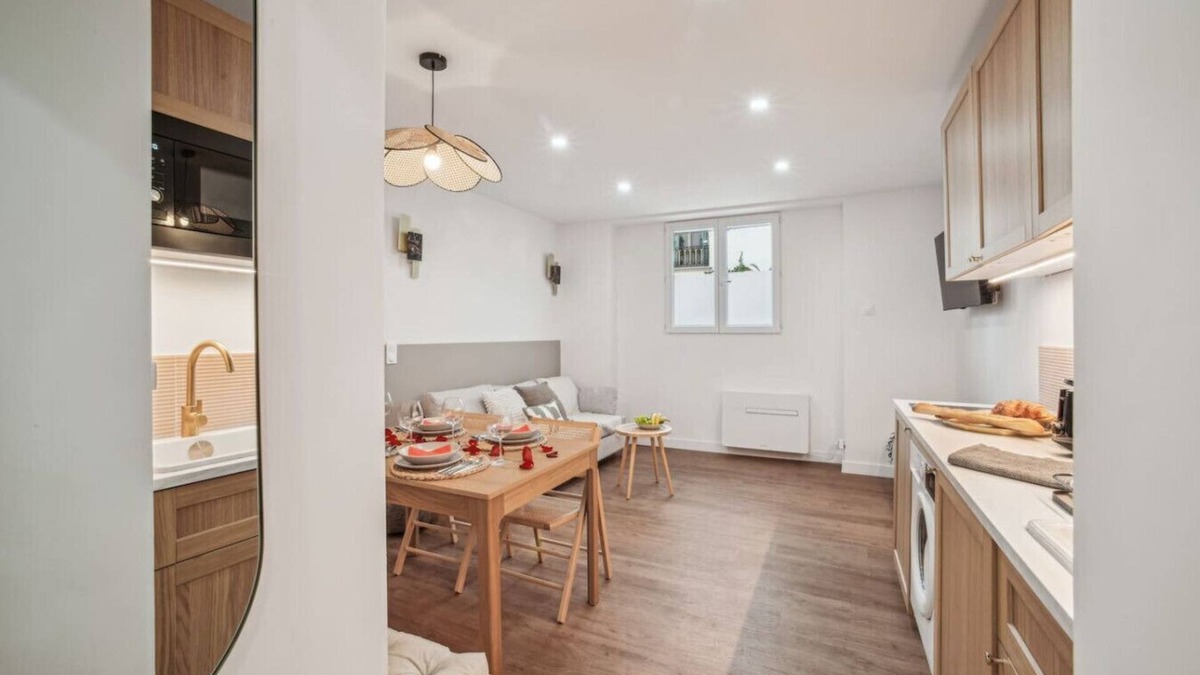 Nice City Centre Apartment | Lavie Maison - Hot Tub AC and Sauna