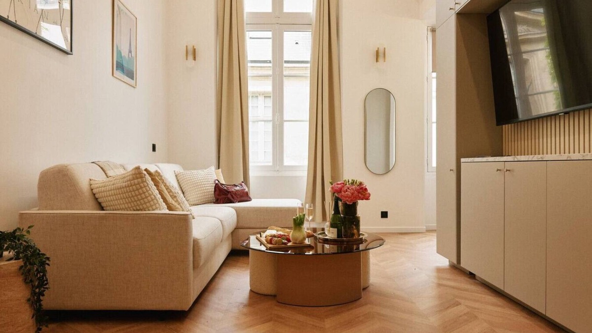Marais Apartment | Lavie Maison Marais AC Hot Tub
