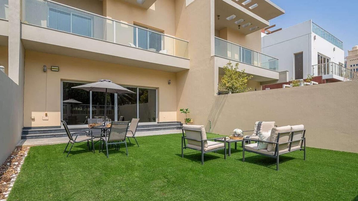 Jumeirah Village Villa | Lavish 3BR Villa with Backyard in JVC - Sleeps 7!