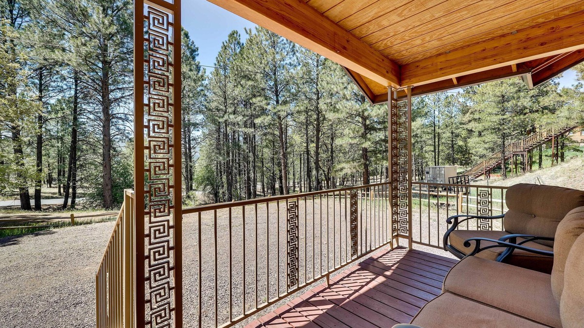 Alpine Cabin | Lavish Alpine Arizona Cabin Rental w/Views!