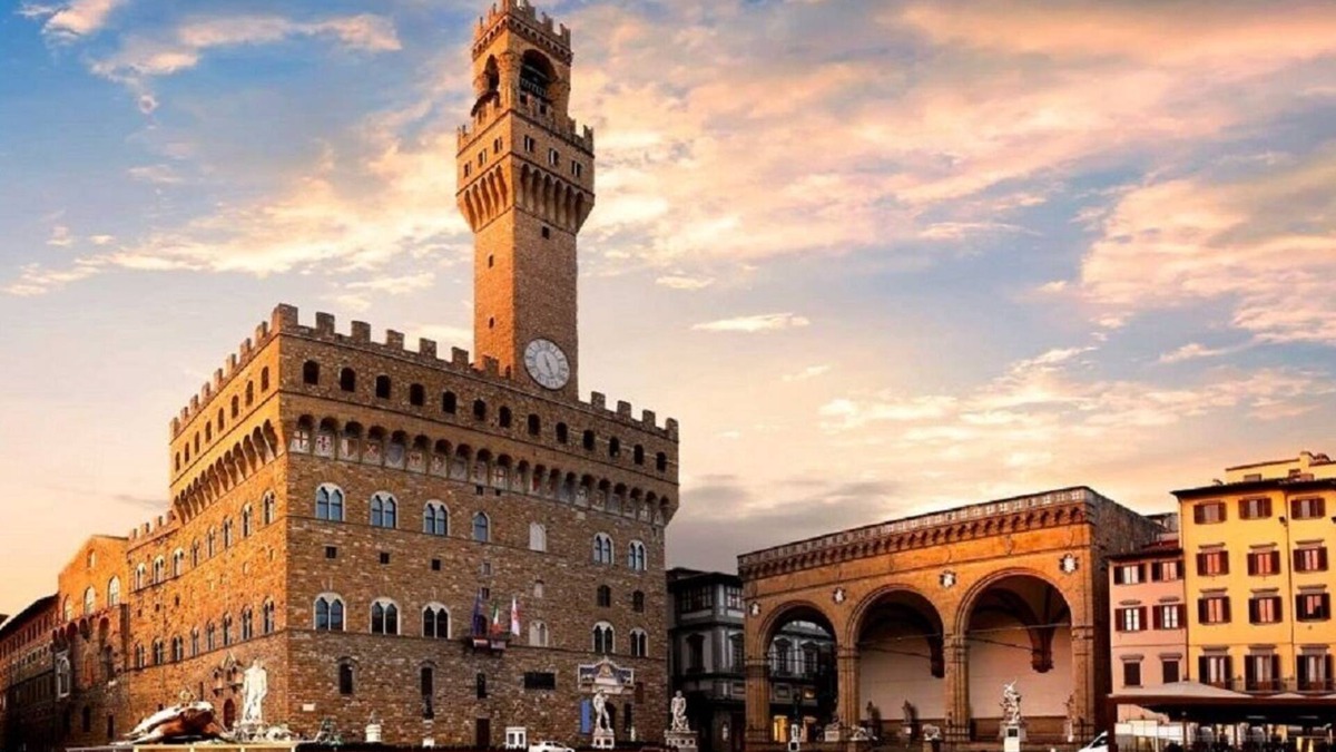 Santa Croce Apartment | Lavish ceiling frescoes,rich fabrics-super luxe- steps to Piazza della Signoria