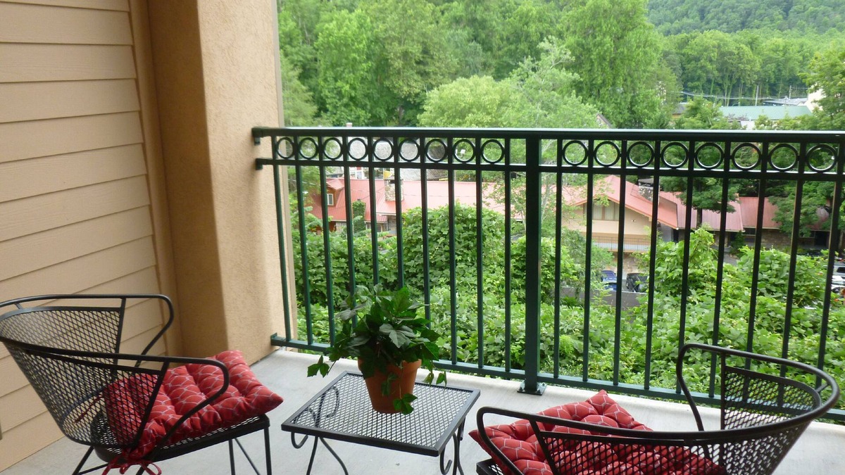 Gatlinburg Condo | Lavish Condo on the Parkway!
