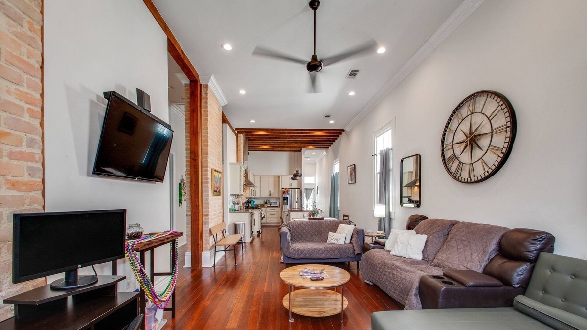 Esplanade Ridge House | Lavish Home, Central In A Safe Area 3 Bedroom Home by Redawning