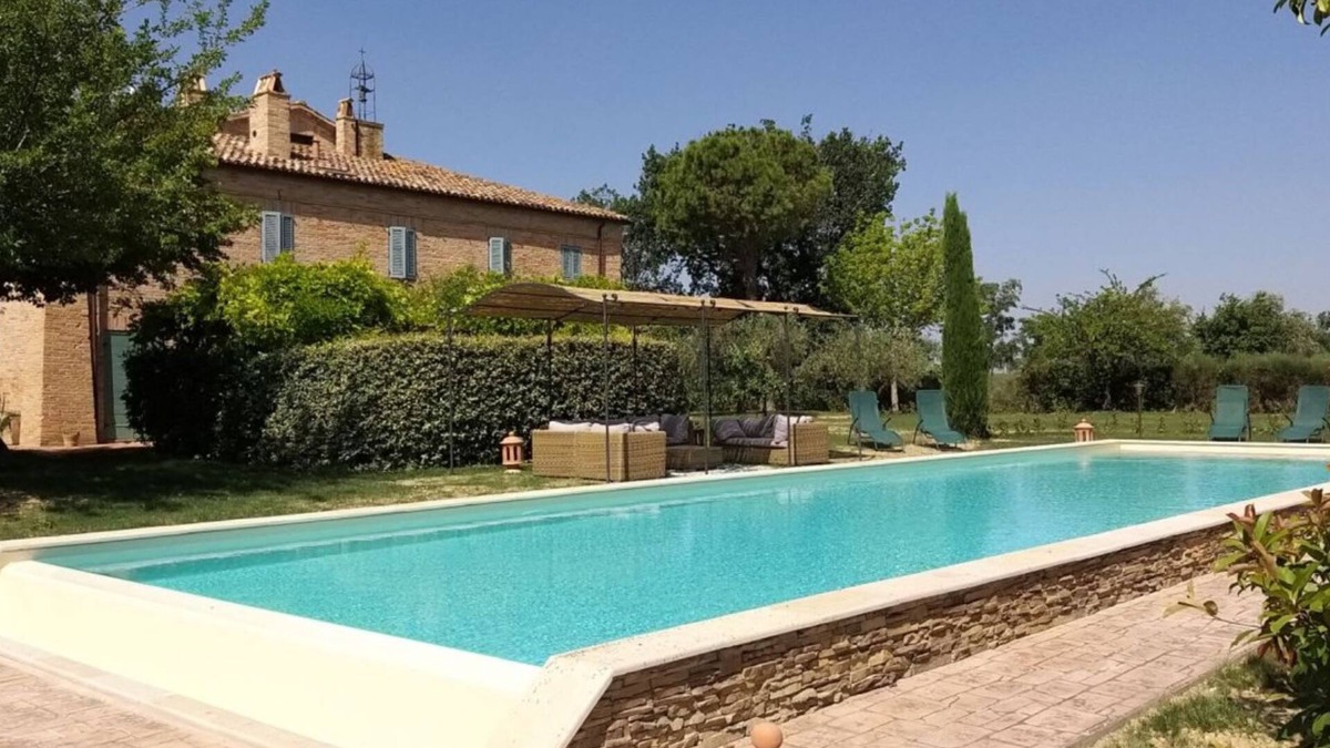 Ostra Vetere Villa | Lavish retreat with private pool & jacuzzi