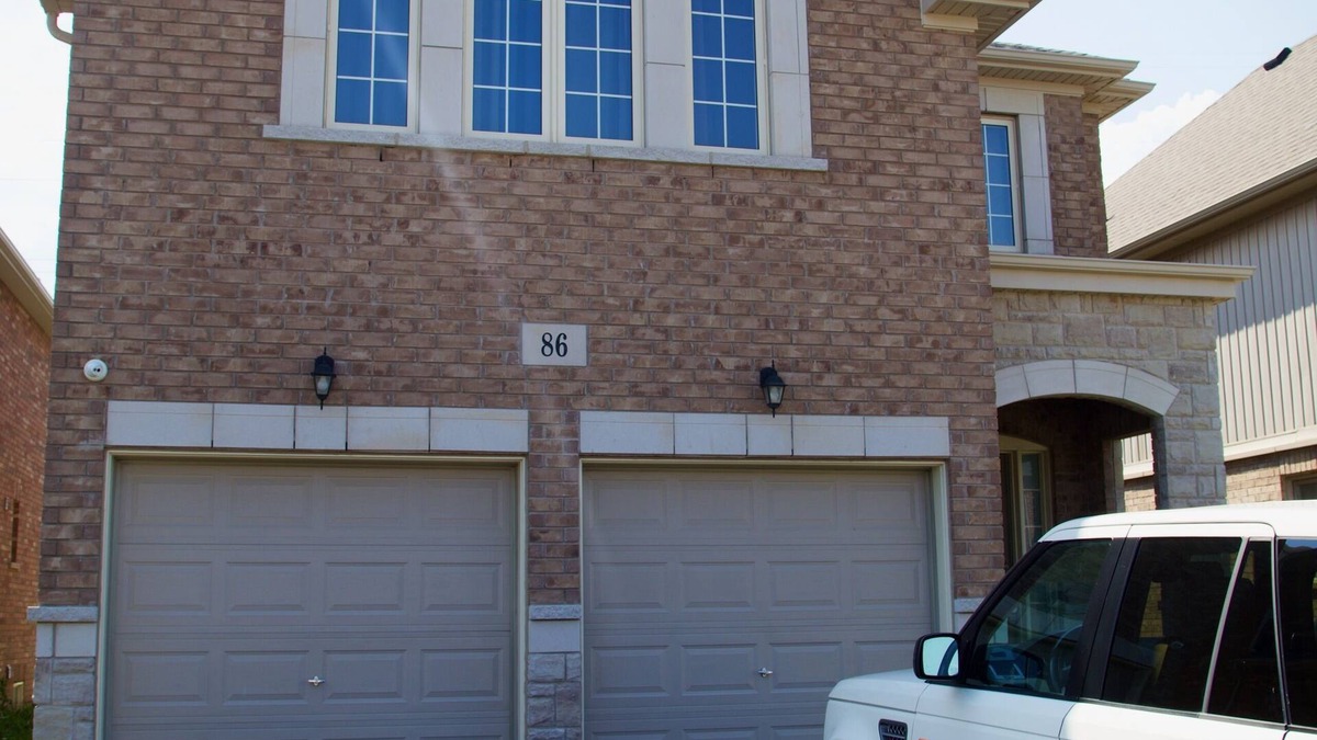 Thorold House | Lavishly furnished duplex. 4 bedrooms, 4 washrooms, accommodates up to 10 people