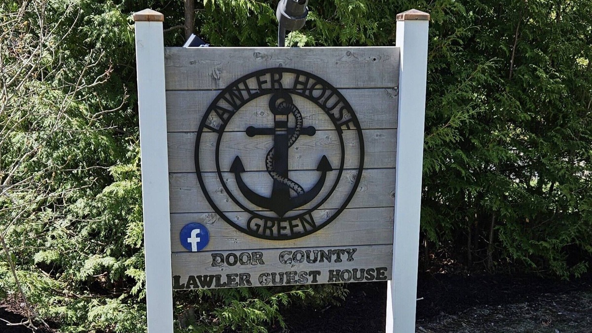 Fish Creek House | Lawler Guest House - Green - within walking distance of everything in Fish Creek