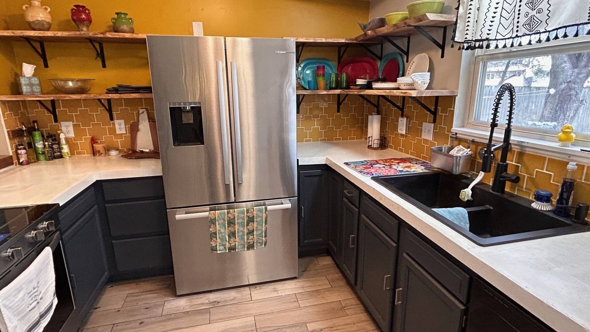 Lawrence House | Lawrence Downtown walkable Abode